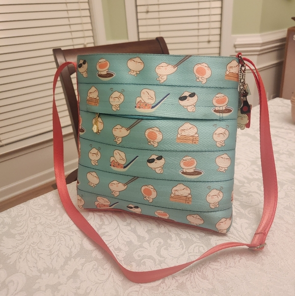 Harveys Seatbelt Bao Crossbody bag💕PRICE FIRM